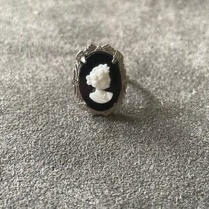 Costume Cameo Ring Sz 4